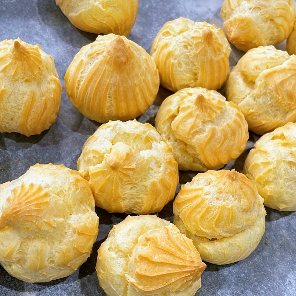 Éclairs and Bignè: